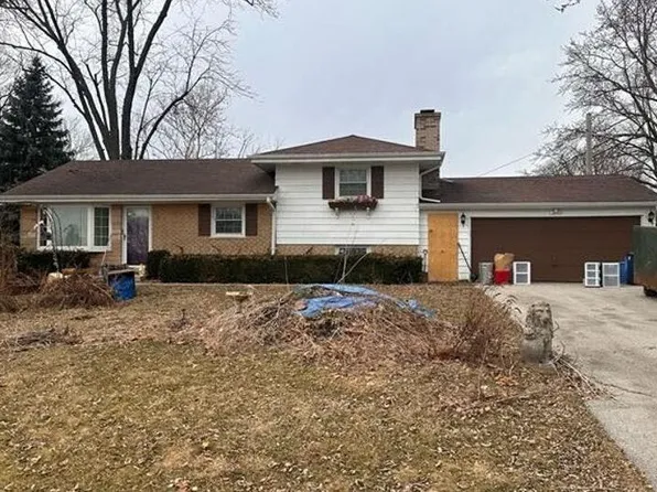 7802 Warwick Ave, Darien, IL 60561