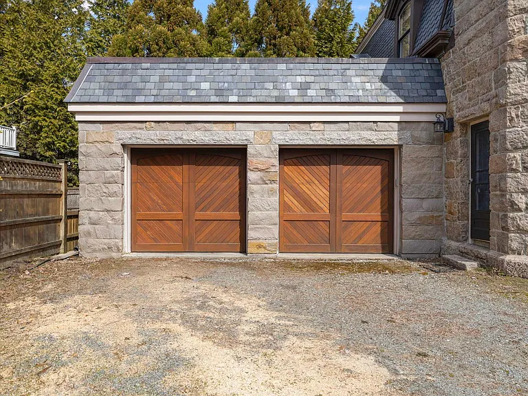 60 Old Beach Rd — Photo 39