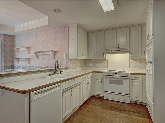 5th image of 2975 Meadow Gate Way