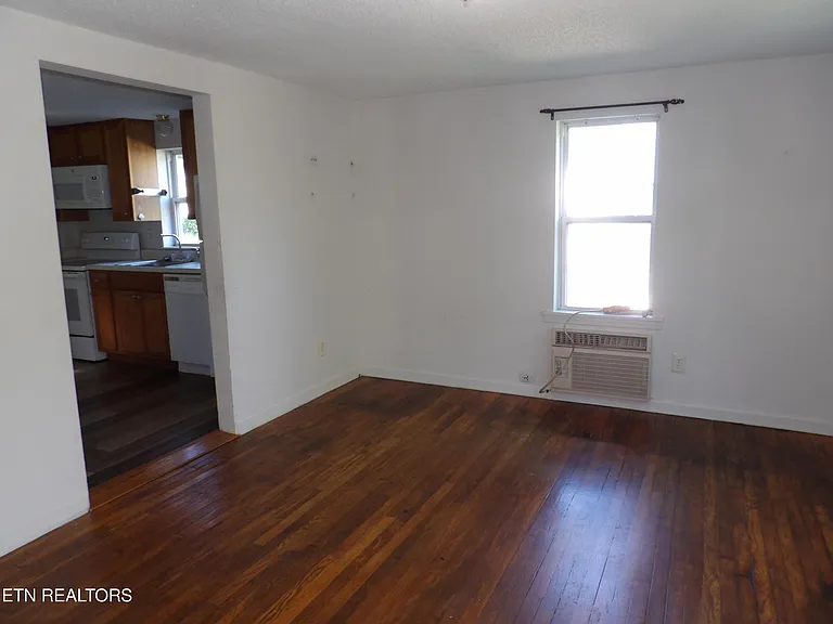 332 Cleveland St — Photo 5
