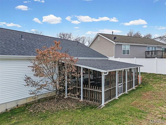 3rd image of 1829 Belmont Ct