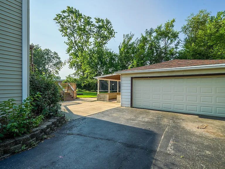 7945 W 91st St — Photo 32