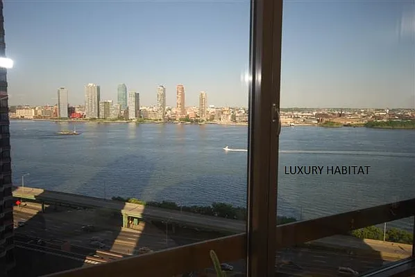 Rented by Luxury Habitat | media 53