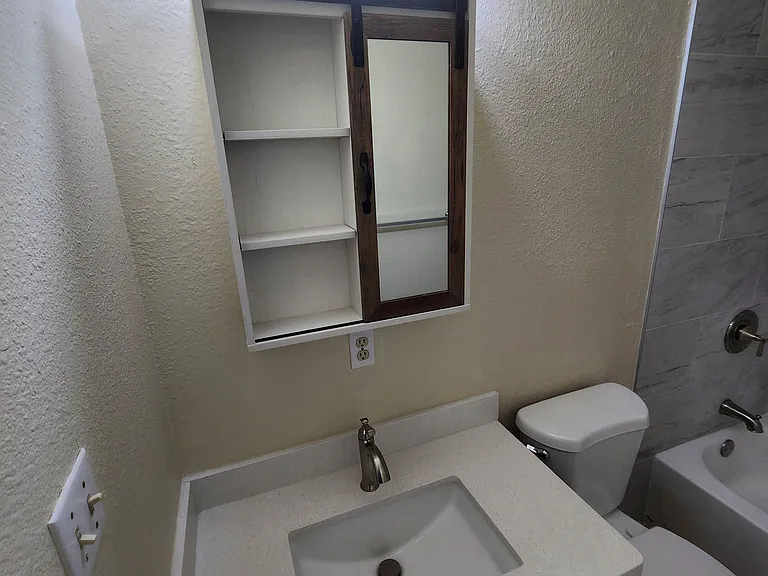 2235 S Maple Ave — Photo 8