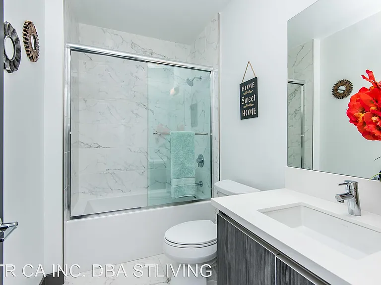 10748 Riverside Dr — Photo 12