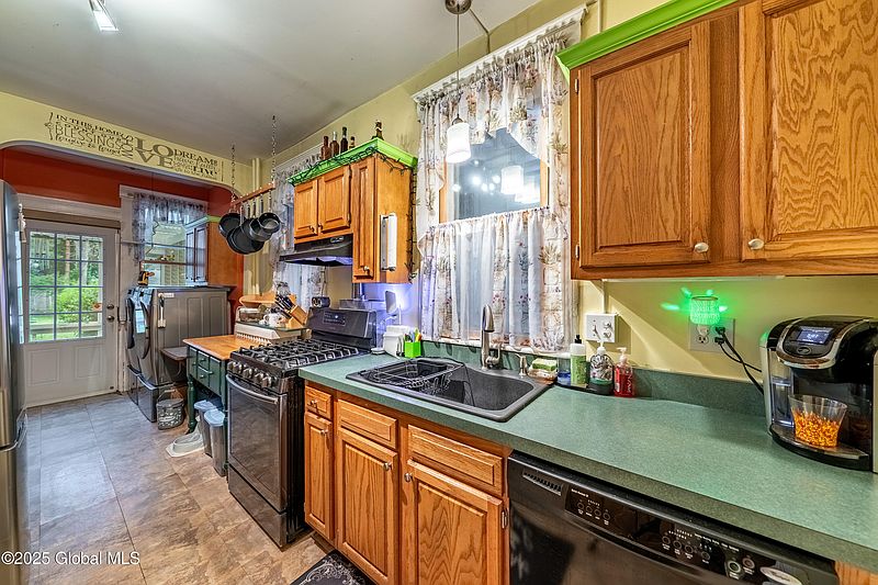 4th image of 58 N Allen Street