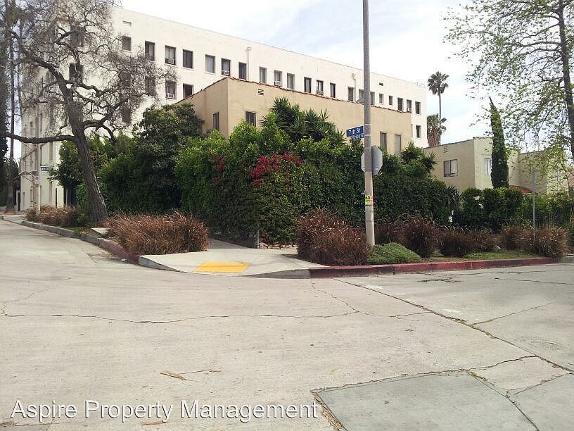 1st image of 700 S Gramercy Pl