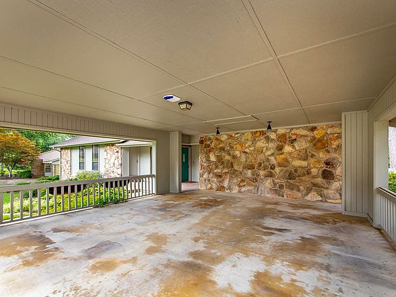 3rd image of 970 Anderson Cir