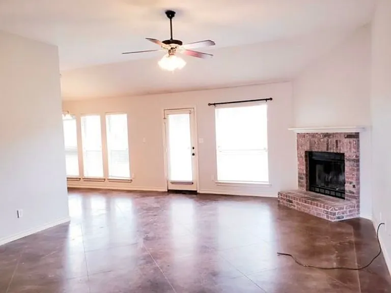 20441 Bluegrass Cir — Photo 2