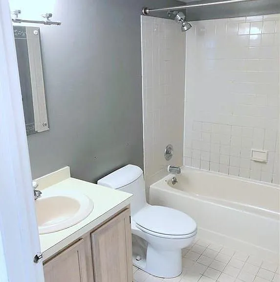 2115 Sayre Dr — Photo 17
