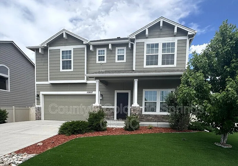 3 bed, 2.5 bath, 2353 sqft, $2,495 — Photo 1