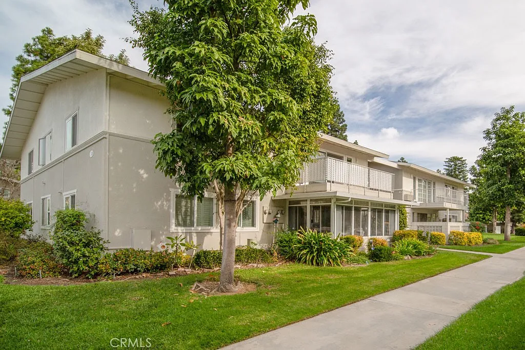 2 bed, 1056 sqft, $2,750 — Photo 1