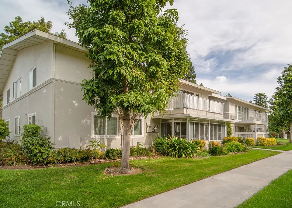 328 Avenida Carmel #P