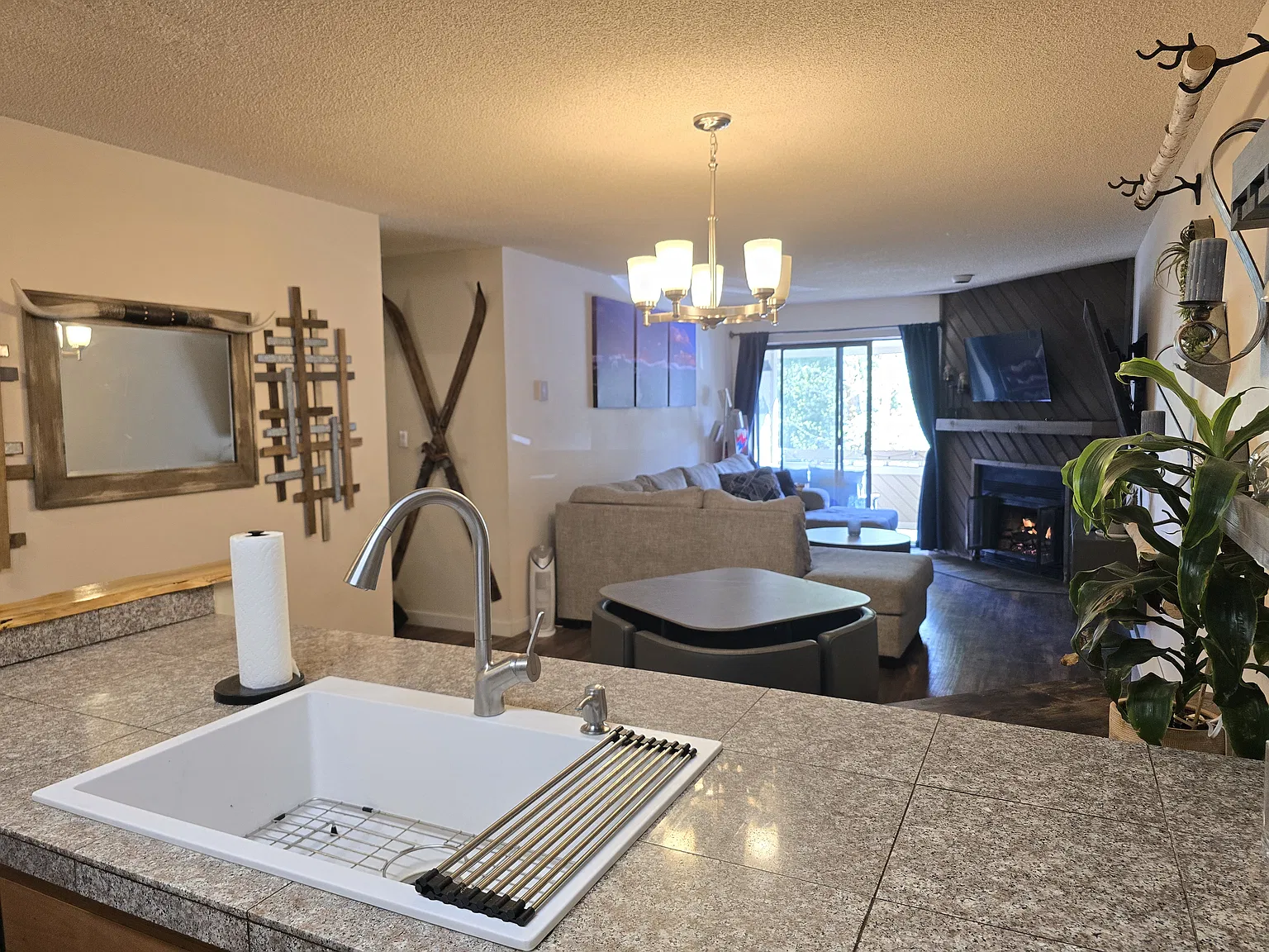 2 bed, 861 sqft, $6,000 — Photo 2