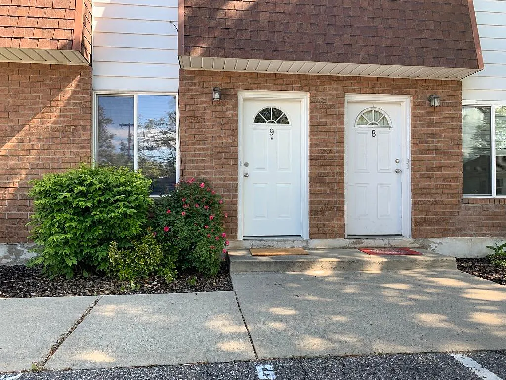 Front Entry - 3556 S 900 E #9