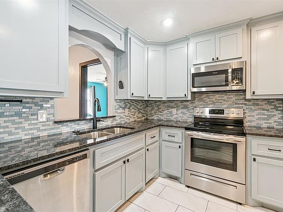 4th image of 3812 NE 140th St