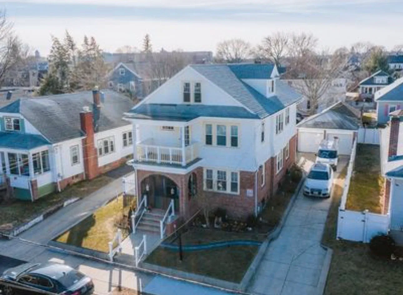 2 bed, $1,900 — Photo 4
