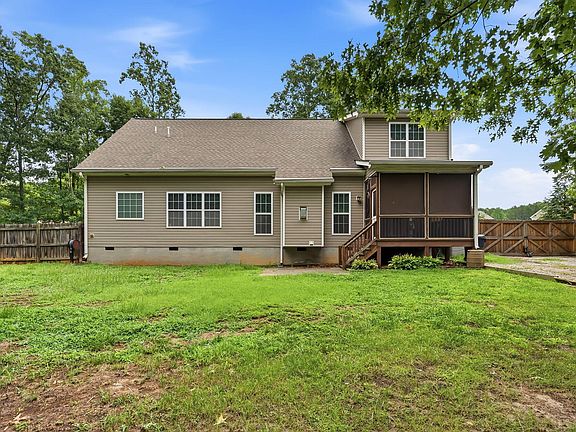 3rd image of 10 Madeira Dr