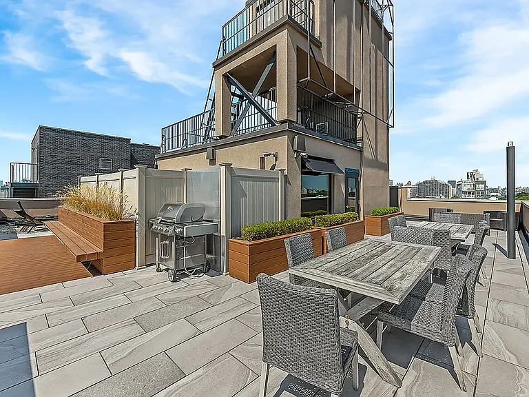 25-13 27th St #2B — Photo 8