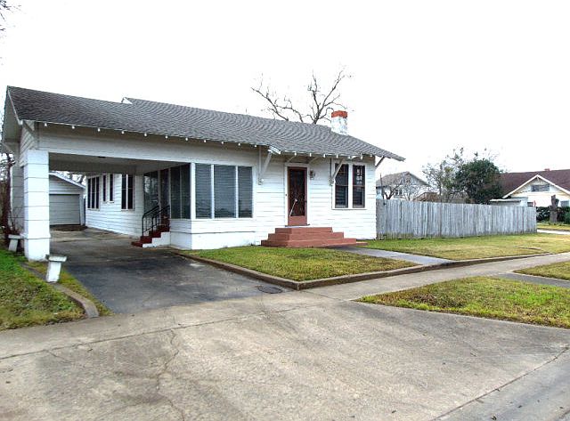 1st image of 706 W Grand Ave