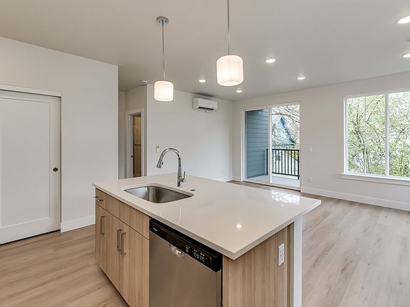 5th image of 4785 N Albina Ave