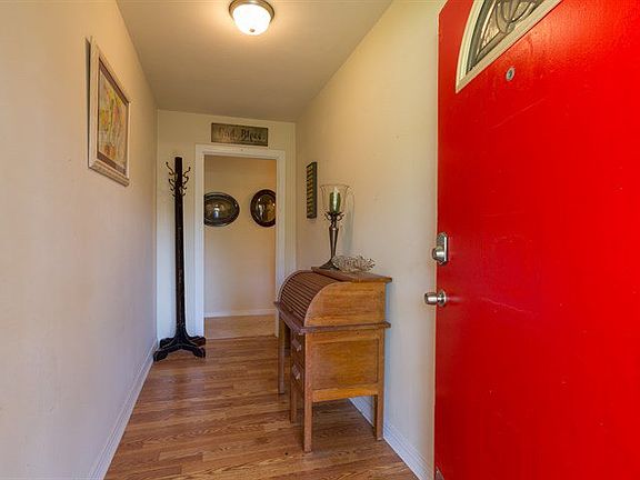 4th image of 414 Vine Dr