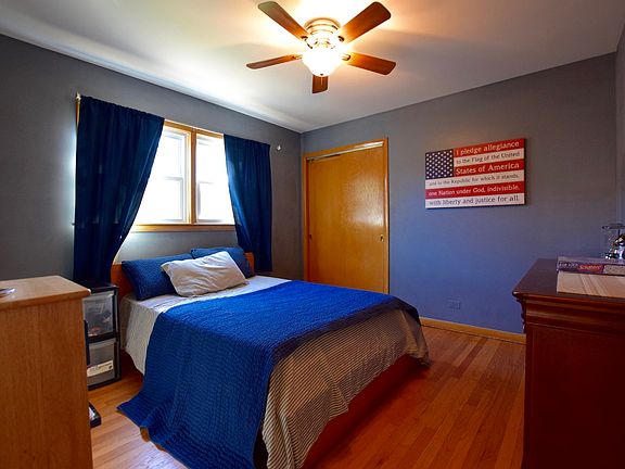 4th image of 10429 Lawler Ave