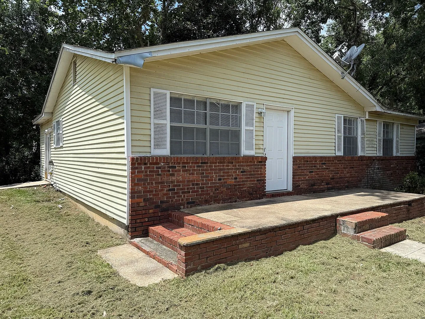 3bed/1bath Home Off Crowder Rd — Photo 1