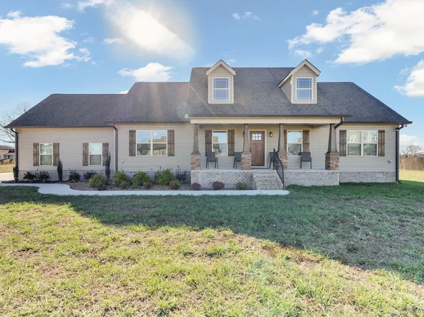 1022 Richland Farms Dr, Manchester, TN 37355