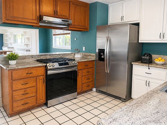2nd image of 552 Kumukahi Pl