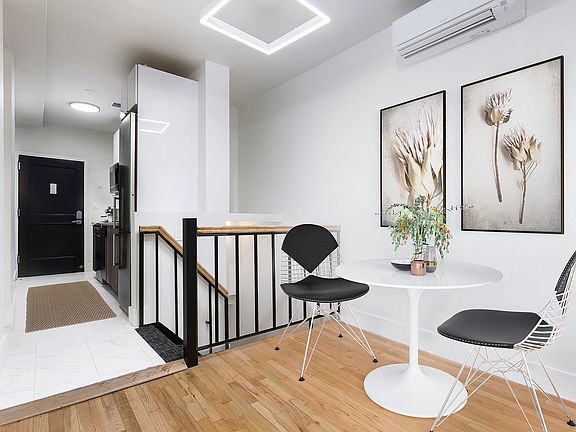 4th image of 351 W 48th St #1PATIO