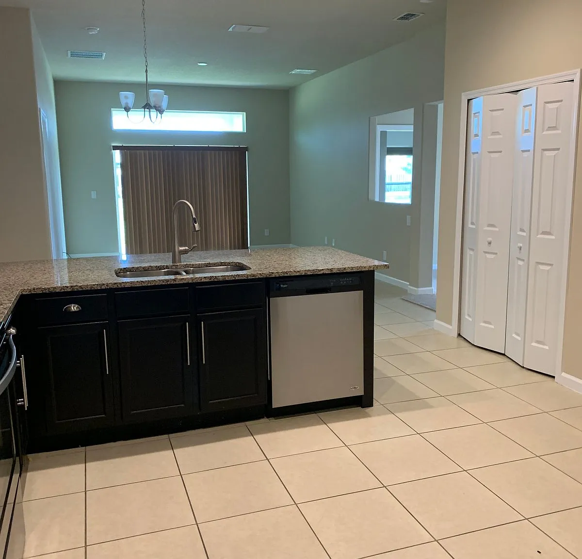 3 bed, 2.0 bath, 1757 sqft, $2,299 — Photo 4