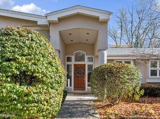 852 Moseley Rd, Highland Park, IL 60035