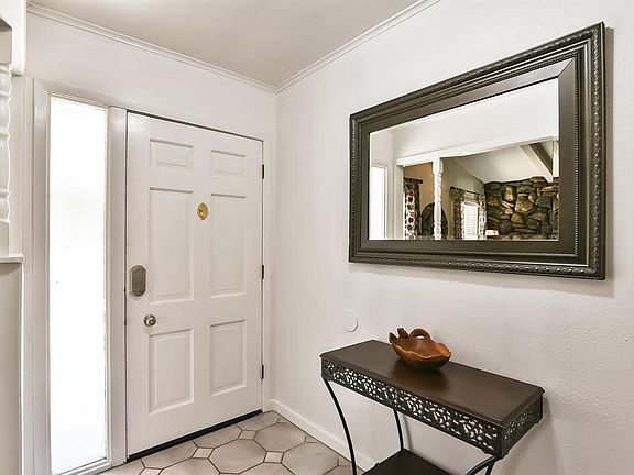 5th image of 100 Oakwood Dr