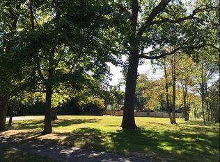 831 Rosemary Rd, Lake Forest, IL 60045