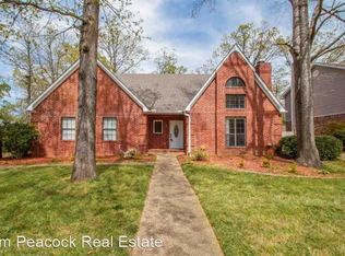 8 Blue Mountain Dr, Maumelle, AR 72113
