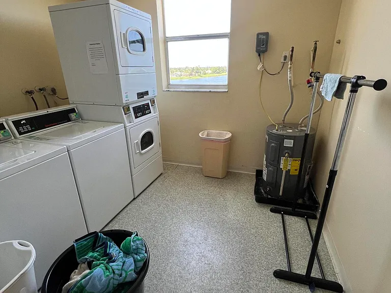 480 Executive Center Dr #2D — Photo 25