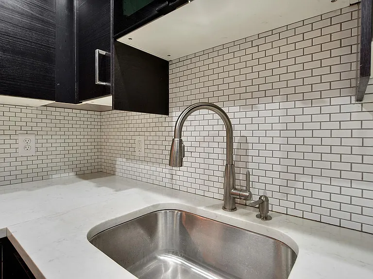 195 Powell St SE #10 — Photo 7