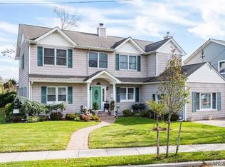 99 Alhambra Rd, Massapequa, NY 11758