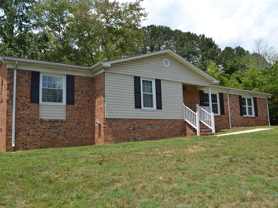 1st image of 105 Thomas Cir