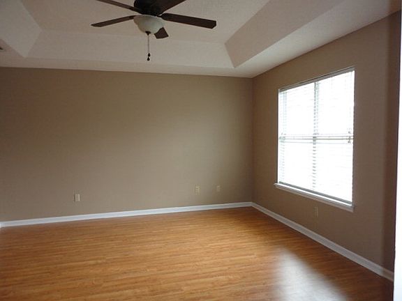 3rd image of 9 Kensington Cir