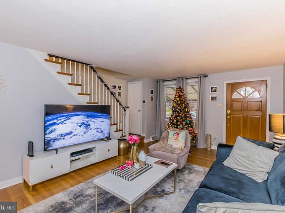 3rd image of 712 Oakwood Dr