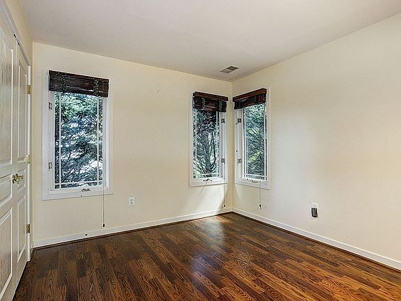 5th image of 9702 Woodfield Ct