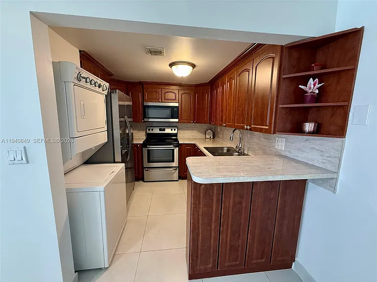 20 SW 108th Ave #7-F — Photo 3