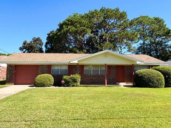 3 Lakeview Dr