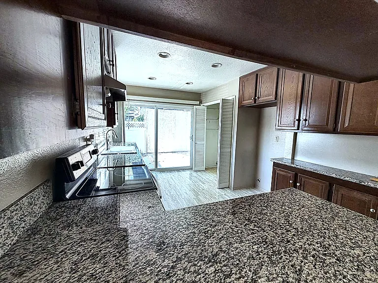 1598 Gatewood Ct — Photo 12