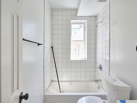 5th image of 1618 Taylor Ave APT 1F