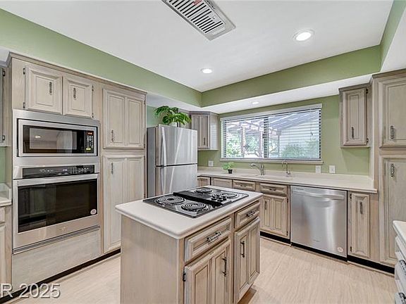 3rd image of 2885 Duneville St