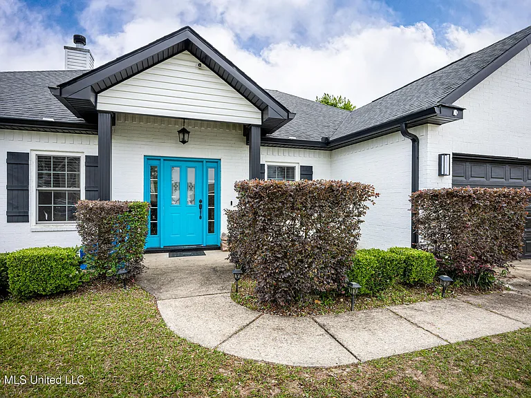 15208 Lisa Dr — Photo 5