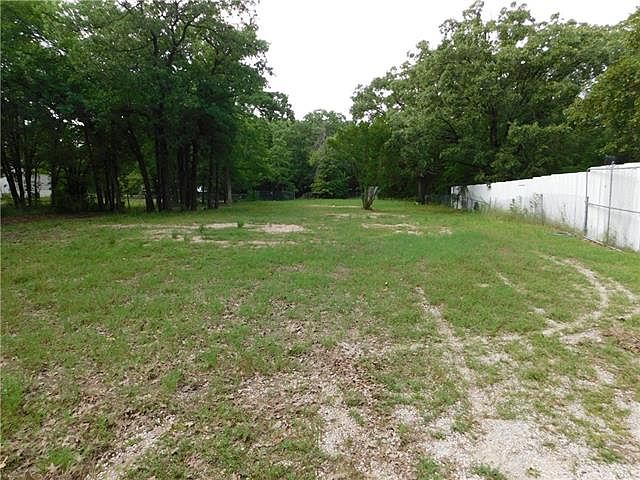 1st image of 2491 Lakewood Cir